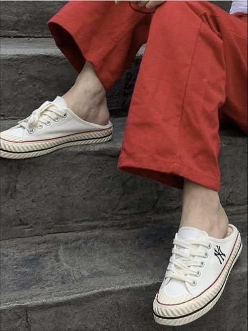 饼干 帆布鞋已经失宠了,今年最火的鞋子是“饼干鞋”,时髦显瘦又显高