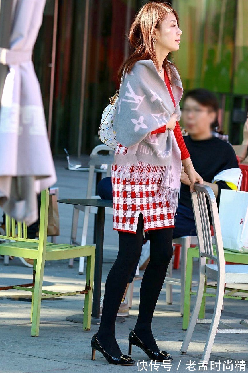 霸气|穿裙子的时候来一条披风, 骨子里的霸气瞬间散发出来!