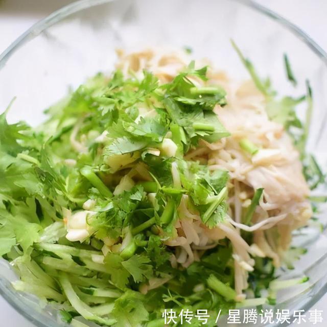小米辣|不炒不煮不蒸，教你金针菇能让人吃上瘾的做法