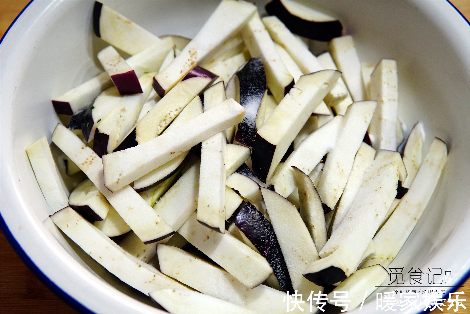 茄子直接炒大错特错，太费油了，多加一步，不变色还省油！