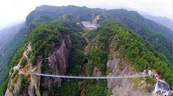 惊险！湖南“超大”景区火了，挑战高空项目，游客匿名前来打卡