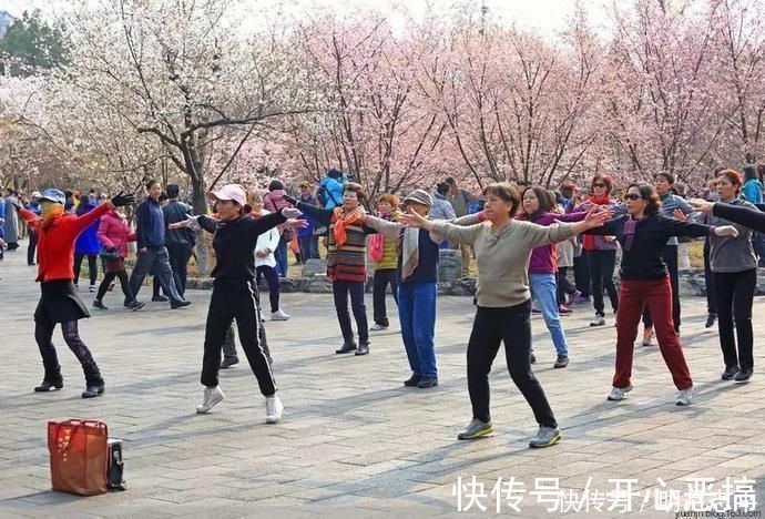 仰卧起坐|注意老人这7大锻炼方式是错误的，难怪你越练病越多