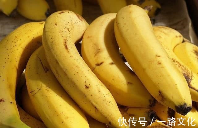 食物|经常失眠的人,睡前吃此几种食物,补充褪黑素,一觉到天亮