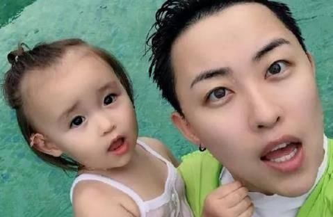 单亲妈妈|不想结婚但想要孩子，砸50万生5国混血儿的单亲妈妈，现在咋样了？