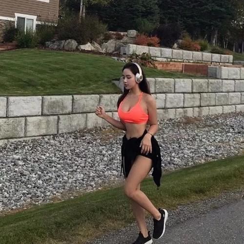 夜店|夜店女王“大象腿”成功抢镜遭女性批丑，却被几十万直男誉为“性感美丽的化身”