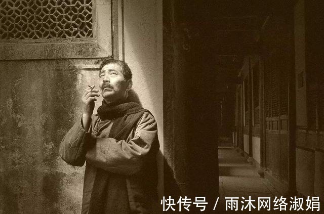 教育部#很少有人知道鲁迅的嗜好,爱喝酒,有段时间每天都要喝到酩酊大醉