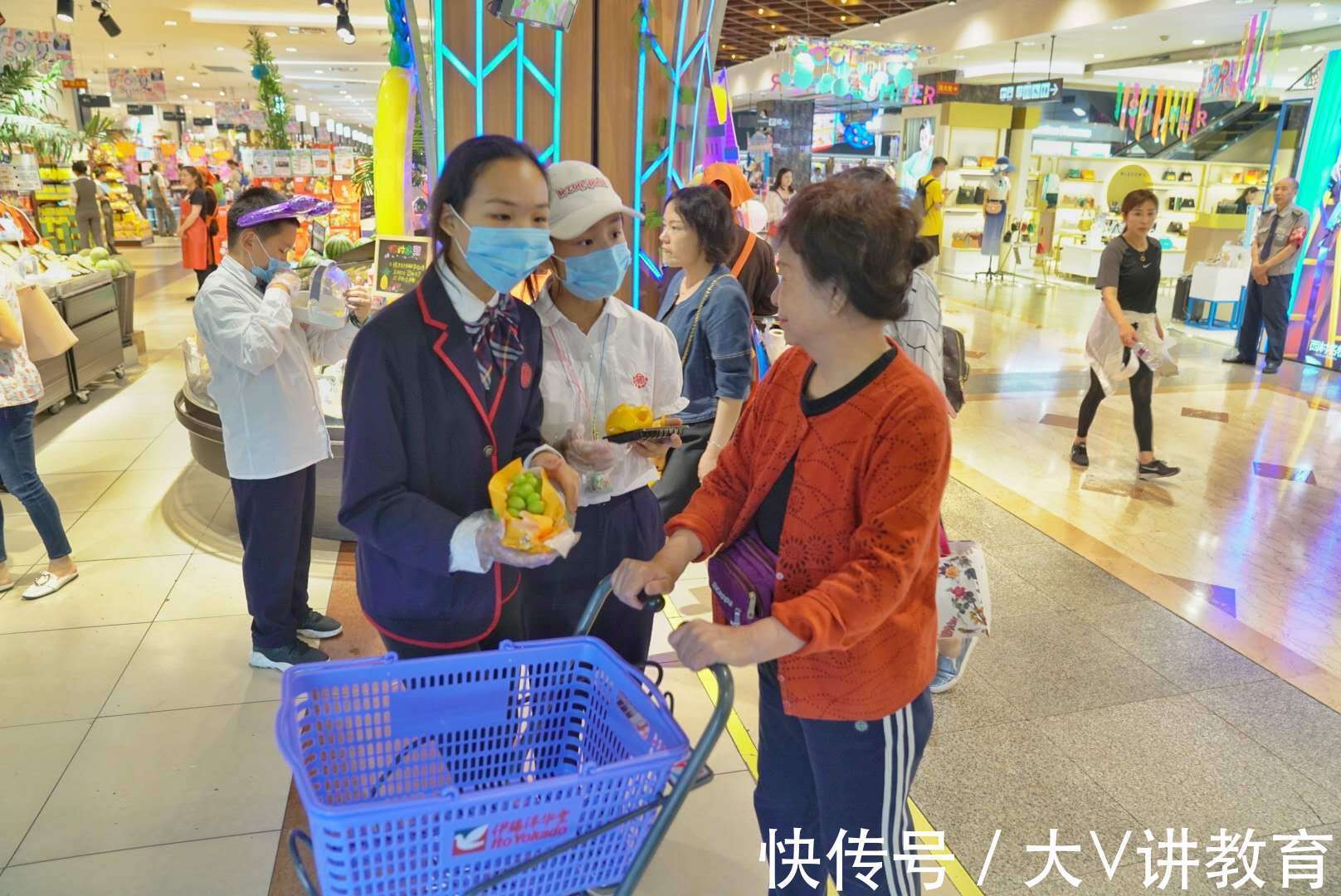 人心情|女儿期末考得好，老爸奖励一分钟疯狂购物，不料结账时心情复杂