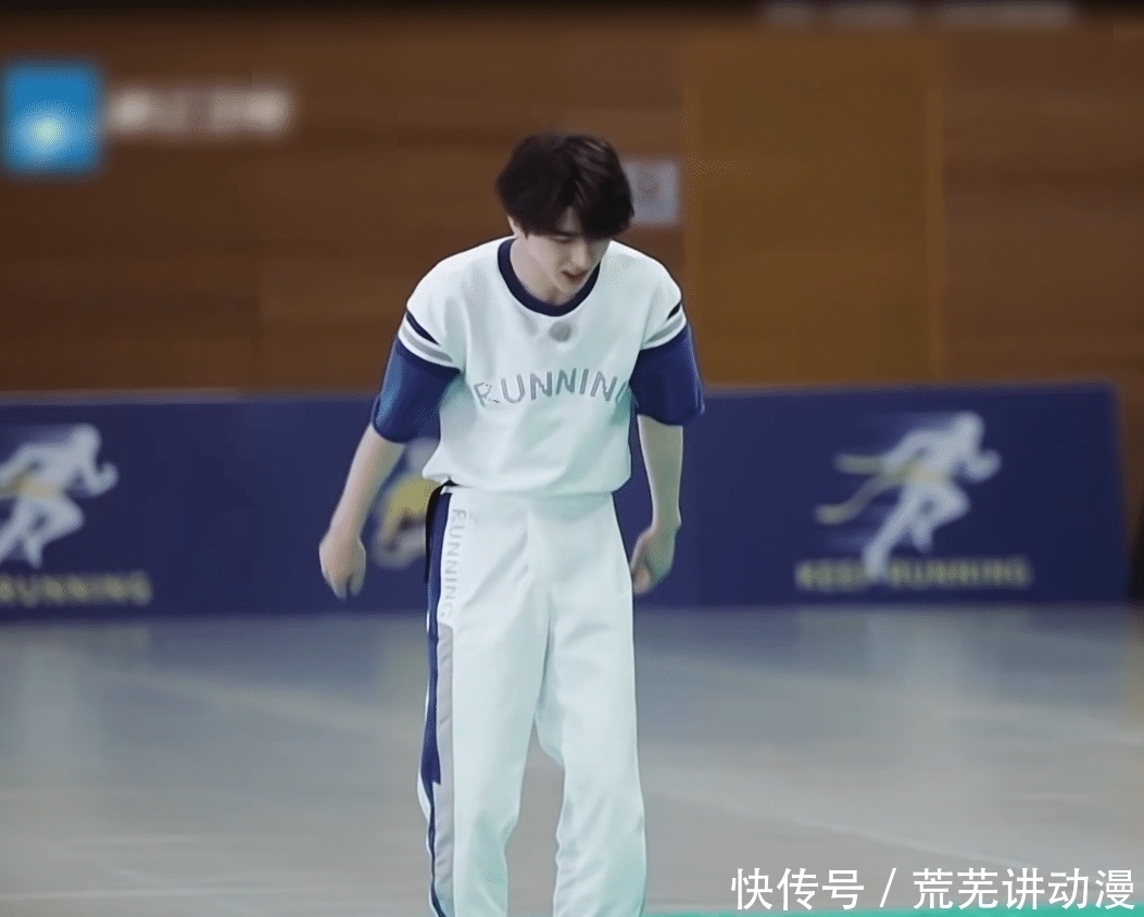 压板|蔡徐坤跳远跳了8米7,在指压板上坚持许久,这长腿却成亮点