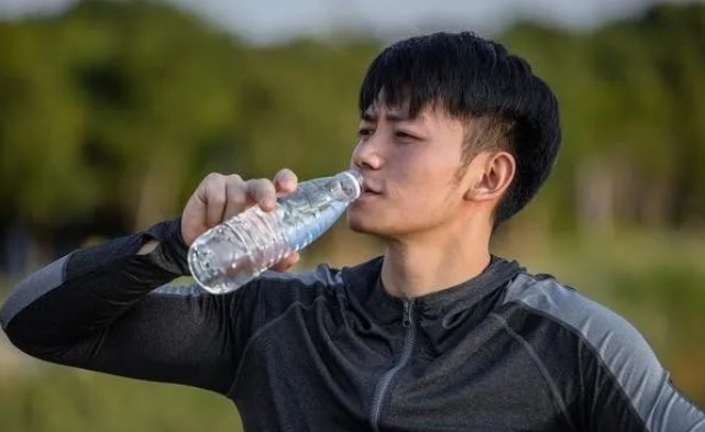 衰老|抗衰老的“10个习惯”公布,睡午觉排第9,喝水排第2,你有几个