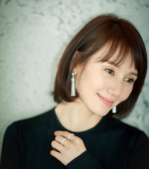 膨胀感|女人过了40岁,尽量避开这3种发型,尤其是第二种,显老又土气