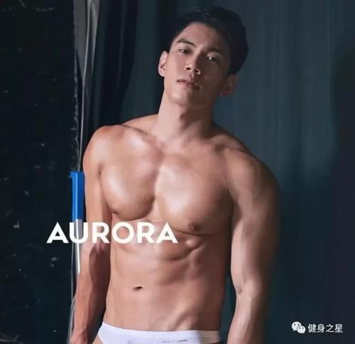 慕不慕|185cm肌肉教练“浴室照”爆火,倒三角身材公狗腰也太撩了吧……