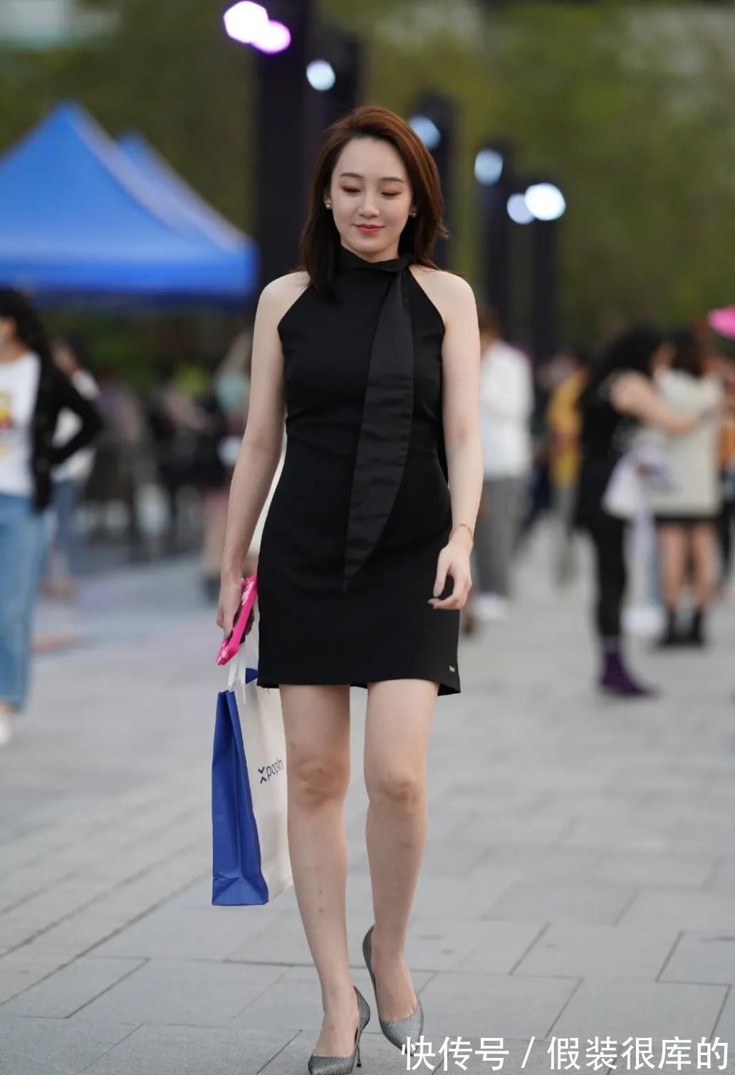 知性|修身挂脖款连衣裙,搭配时髦高跟鞋,温婉知性又迷人