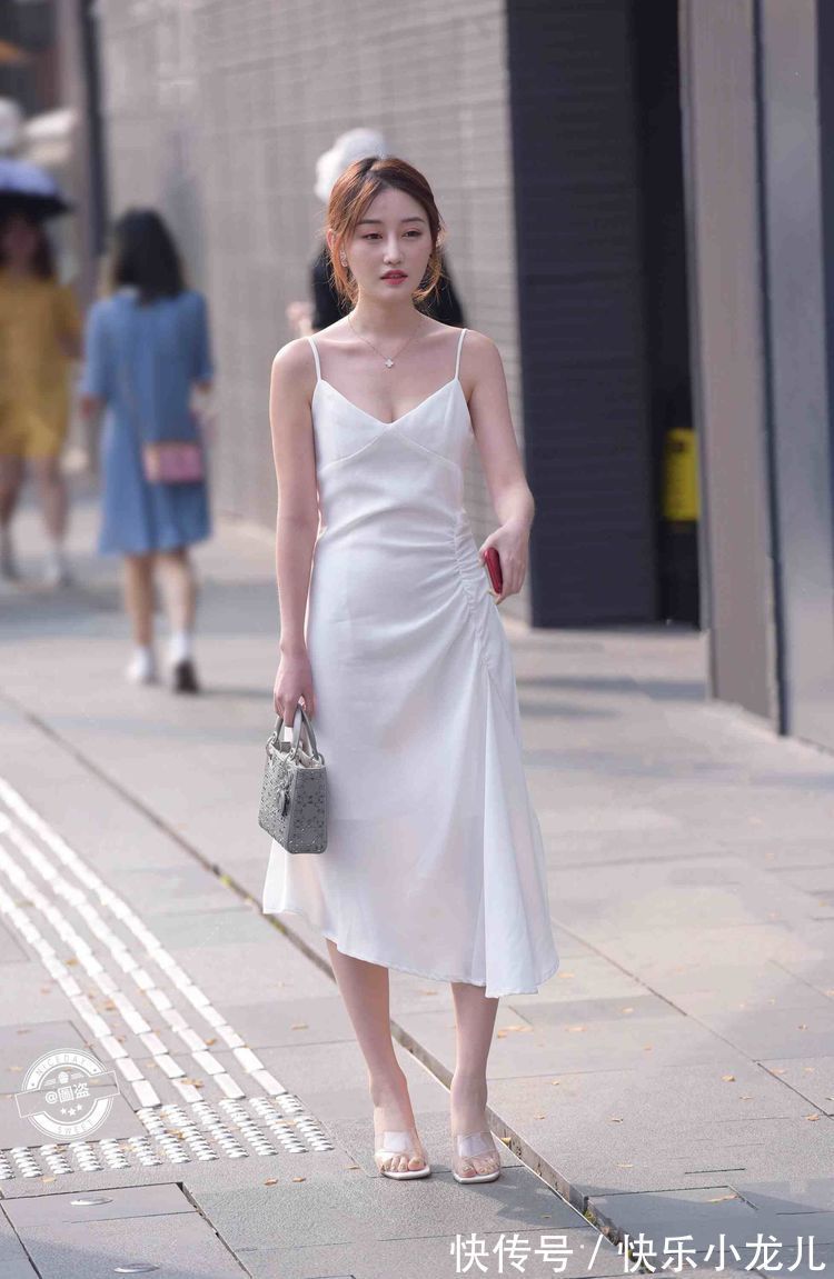 穿搭 超显高的短款连衣裙穿搭,着装风格洋气大方,清凉时尚