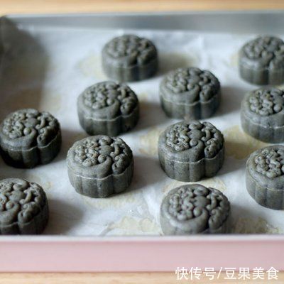 香辣黑芝麻月饼|香辣黑芝麻月饼，分享一个好用的月饼皮配方