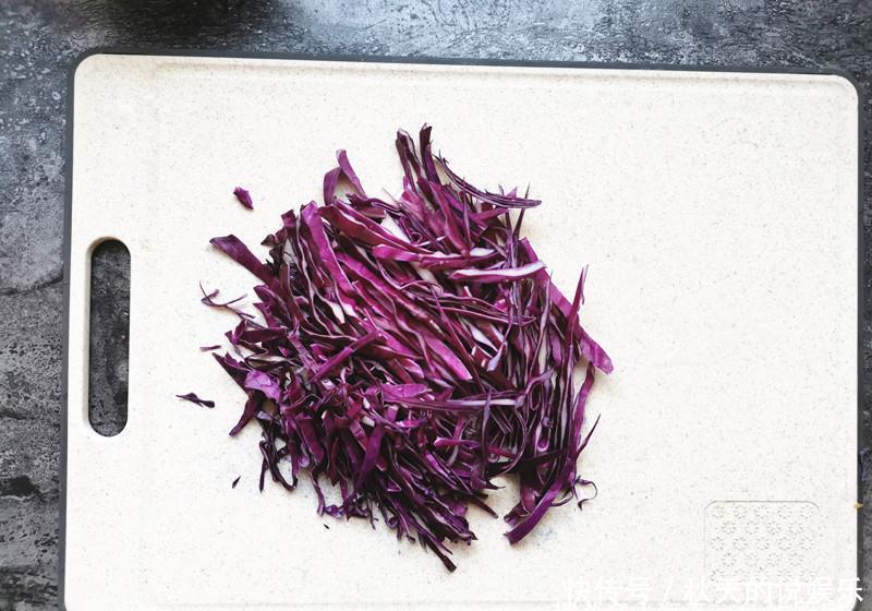 过节吃腻了肉菜,来试试这道凉拌菜,5分钟一盘清淡爽口解腻