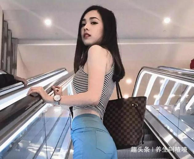 空姐|美女空姐因美照走红网络,身姿曼妙,坦言健身成就了自己