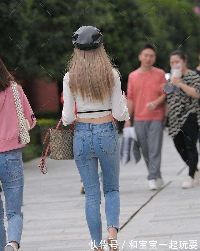 毛衣 “凹凸感”十足的牛仔裤,让着装造型远离廉价感,尽显雅致!