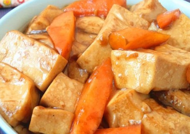 子宫|炒胡萝卜时加一宝，三天一盘，子宫越来越干净，肌肤也更白净！