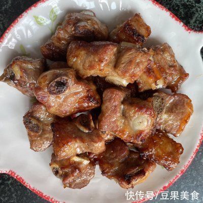 蜜汁烤猪排|简单易做的蜜汁烤猪排（烤箱版），让人吃了还想吃