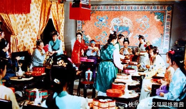 盛极而衰|红楼梦里贾家衰败的背后,是古代家族的通病,是典型的盛极而衰