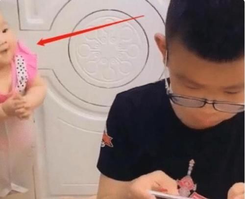 舅舅|舅舅带娃路子有多野?为打游戏“封印”外甥女,宝妈好气又好笑