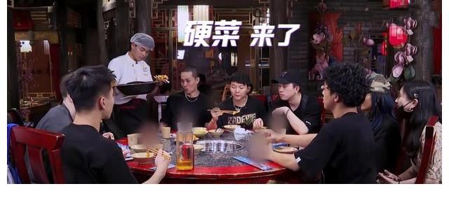 小五|《這就是街舞》神仙打架，王一博冷靜淘汰選手的樣子太帥