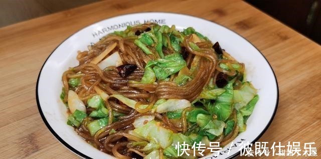 入味|才知道，包菜炒粉条要这样做，难怪以前老是粘锅，粉条不粘更入味