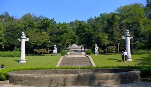 追随|被遗忘的书法大家追随孙文,拒娶美龄,结盟老蒋,最终混成吃货