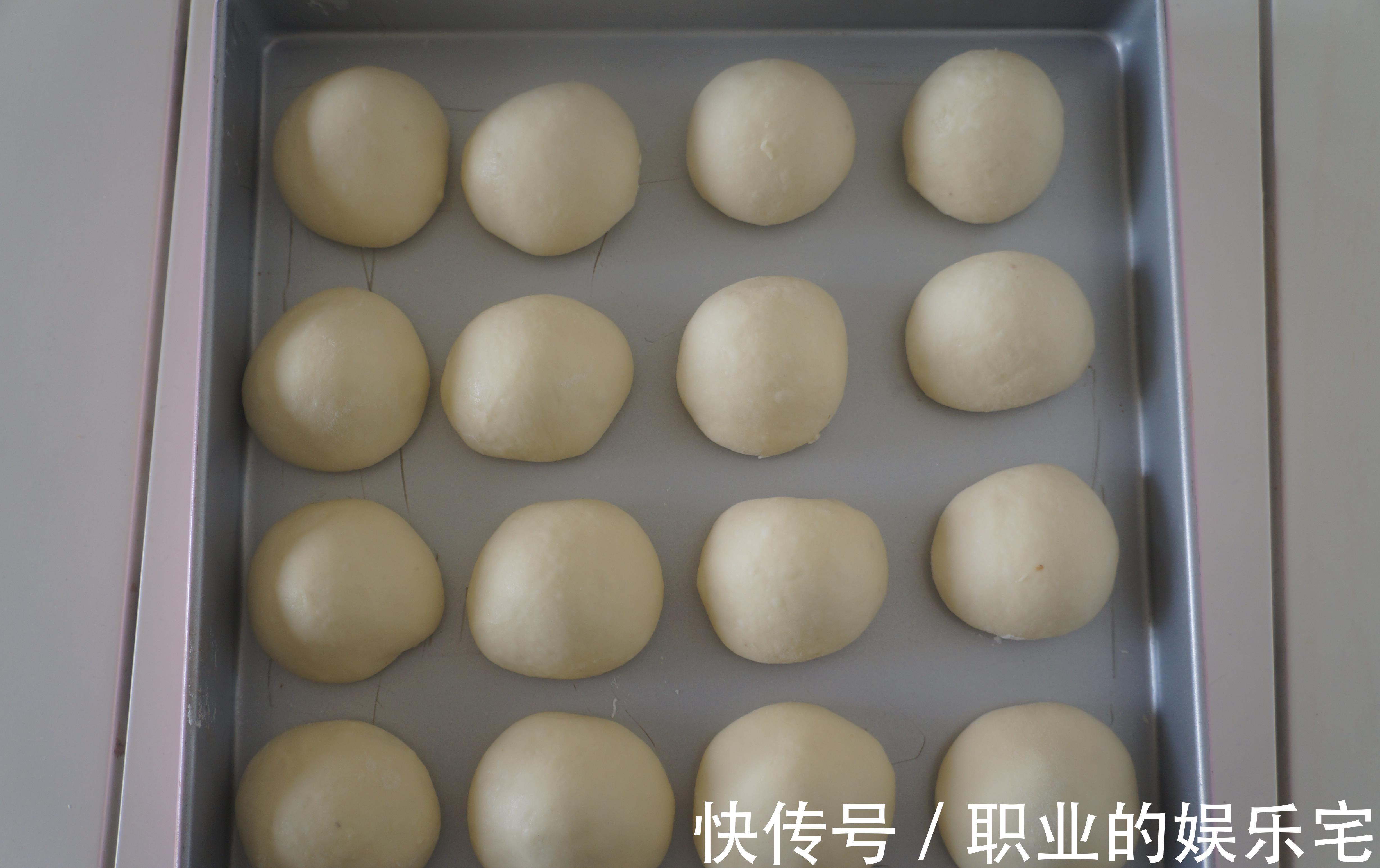 豆沙|一款元气满满的豆沙小餐包,香甜爽口,大人孩子都喜欢