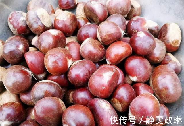 板栗好吃不易剥皮?学会1招窍门,不留绒毛不伤手,快速剥皮