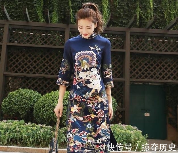 绣花|老一套的连衣裙，真不起眼，时尚女人都爱上旗袍裙