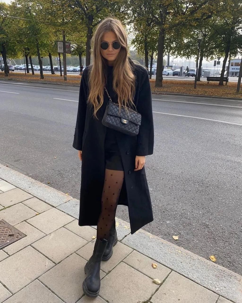  流行|“马丁靴”失宠了？“大衣＋这双鞋”正流行，时髦又显高！