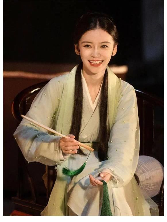 扮相|angelababy一晚上连登三档综艺,小青扮相超美艳,不愧是综艺女神