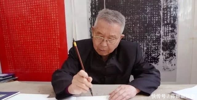 45岁拜师学书法,3次被拒,58岁时6万字楷书折服书协主席