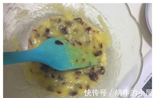 周末小甜品，半碗面粉1个鸡蛋，不打发不揉面，奶香味足入口即化