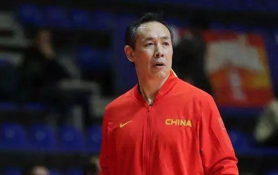 主帅|马布里与李春江对骂真丢人:CBA主帅骂人成风,篮协应重锤出击了