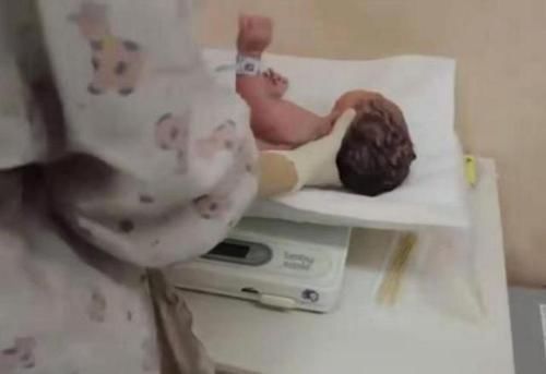 一组图带你了解:宝宝出生后,被医生抱走的神秘十分钟都经历了啥