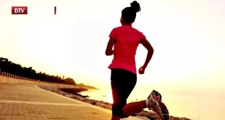 晨起|晨起第一步，脚痛得不得了？你可能是得了这种病 3个动作，帮你减轻疼痛