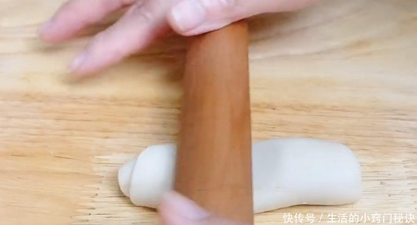 香酥|椒盐酥饼,香酥掉渣,不用烤箱直接烙,咸香美味,越吃越上瘾