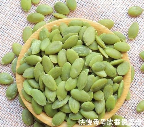 海鸭蛋|5种适合中老年人的零食,营养高好吸收,无聊时边吃边养身