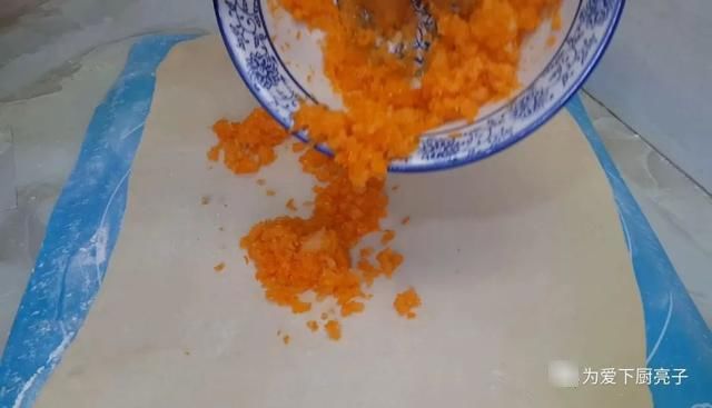 椰蓉酥|2个鸡蛋，半斤面粉，不蒸馒头不烙饼，酥到掉渣，看着就流口水了