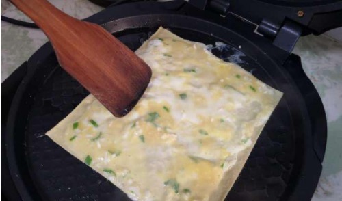 2张豆腐皮,2个鸡蛋,教你这样做早餐,连挑食的人都能吃一大盘