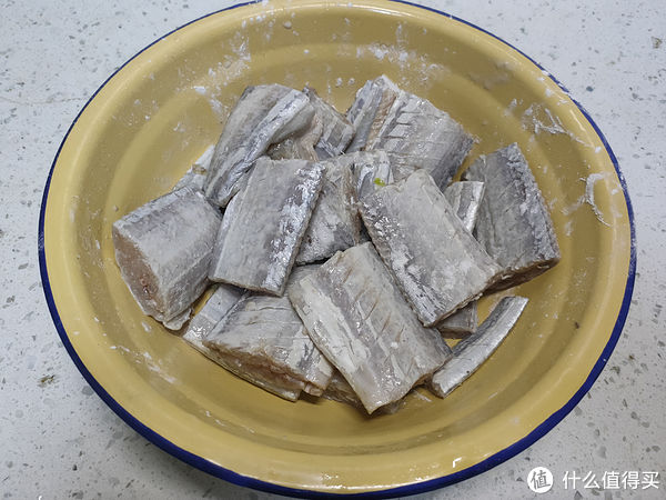 鸡蛋|干炸带鱼想要外酥里嫩，有人加鸡蛋、有人挂面糊，其实都不正确