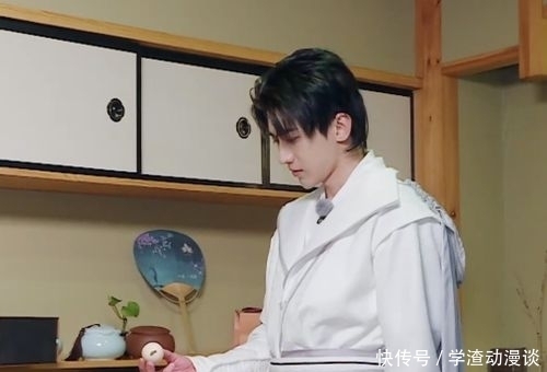 担当|《奔跑吧》:蔡徐坤成为节目的全能担当,综艺总偏爱流量明星?