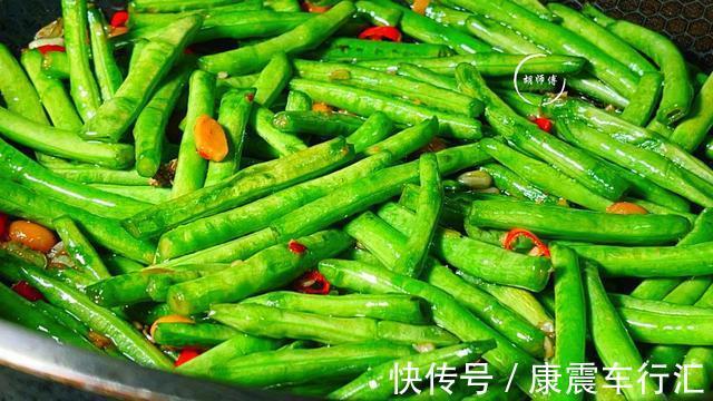 炒豆角，有人焯水，有人过油，都不对！教您一招，不发黄还更入味