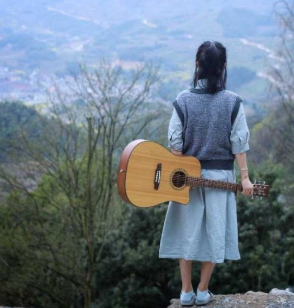 张瑛|杭州女孩一首“神曲”刷屏朋友圈：西湖美景，都在她的歌声里