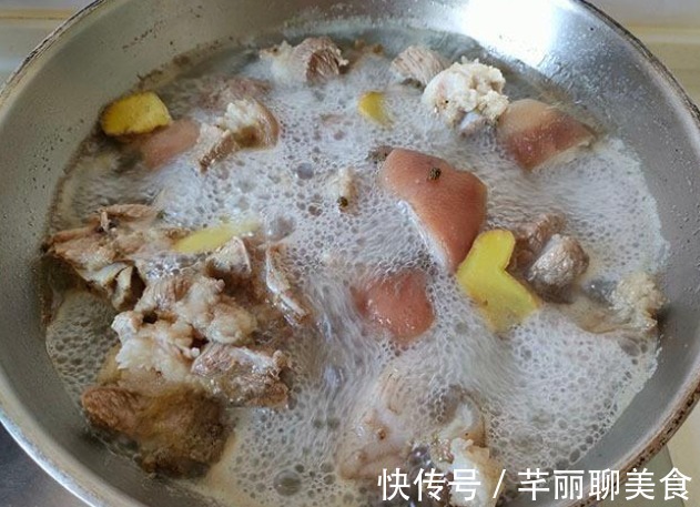 蹄膀|夏天,少买牛羊肉,12元一斤的肉才香,焯水后加料卤,香糯好吃