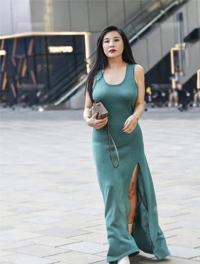 修身长裙 夏季穿搭裙装,尝试下修身长裙,清新显瘦又显成熟气息,美丽耐看