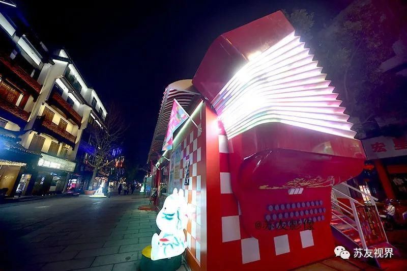 夜景|南京:琵琶街打造成以音乐为主题的步行街区 成为网红打卡点