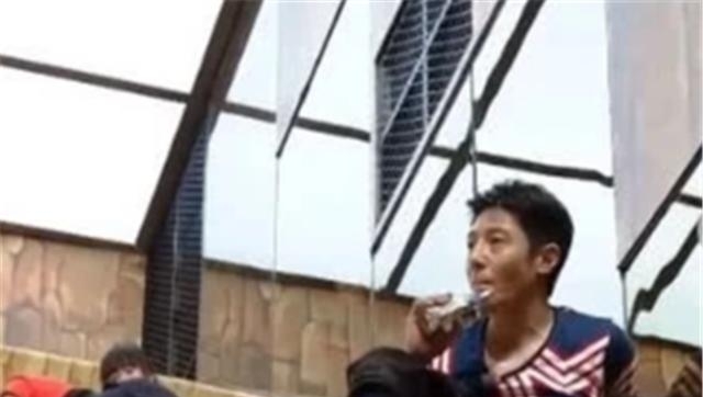 為什么明星在節(jié)目中不喝贊助飲料,撒貝寧吐槽:泡沫味的怎么喝